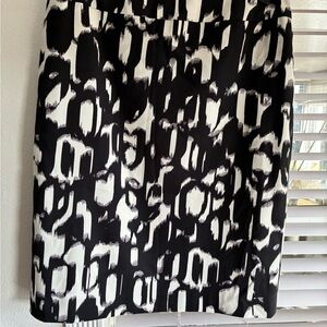 Kasper Black and White Patterned Pencil Skirt